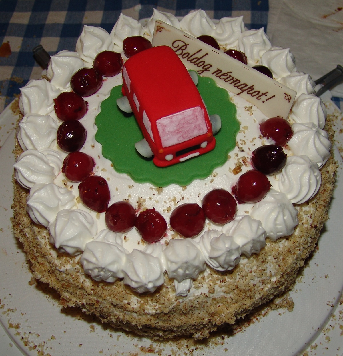 Kyu kislnynak nvnapi tortja (2005)
